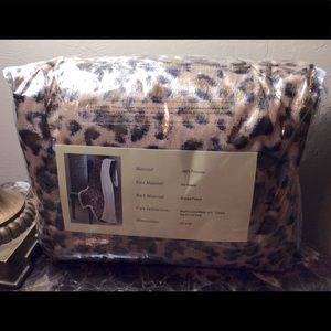 LH Cheetah Fleece Throw